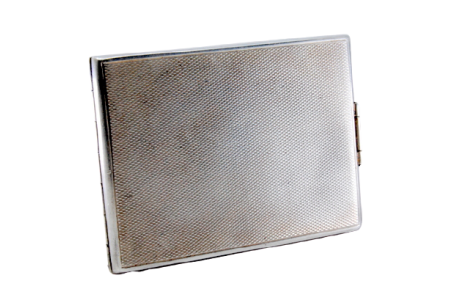 Caixa de toilette em prata guilhochada e espelho no interior.